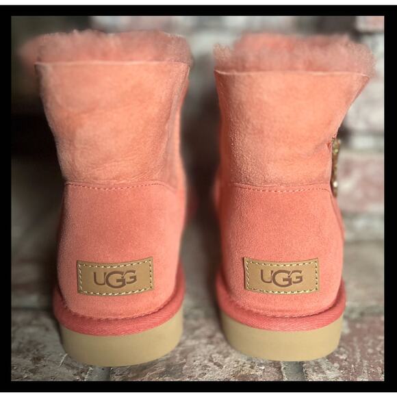 Ugg Women Bailey Hardware Zip Suede Mini Boots Size: 8 New in box - Picture 5 of 7